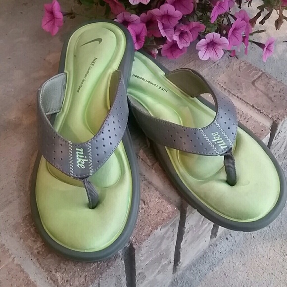 nike women's gel flip flops